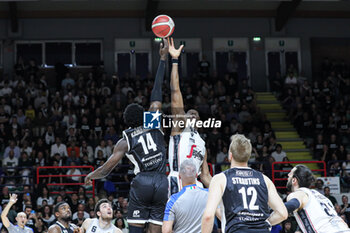 2024-05-18 - #14 Kamagate Ismael Sindou (Bertram Derthona Basket Tortona) and #42 Dunston Bryant (Virtus Segafredo Bologna) - PLAYOFF - BERTRAM DERTHONA TORTONA VS VIRTUS SEGAFREDO BOLOGNA - ITALIAN SERIE A - BASKETBALL