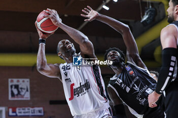 2024-05-18 - #42 Dunston Bryant (Virtus Segafredo Bologna) - PLAYOFF - BERTRAM DERTHONA TORTONA VS VIRTUS SEGAFREDO BOLOGNA - ITALIAN SERIE A - BASKETBALL