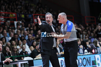 2024-05-18 - Luca Banchi (Virtus Segafredo Bologna) and Carmelo Paternico - PLAYOFF - BERTRAM DERTHONA TORTONA VS VIRTUS SEGAFREDO BOLOGNA - ITALIAN SERIE A - BASKETBALL