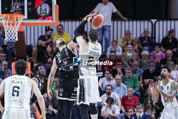 2024-05-18 - #34 Kyle Weems (Bertram Derthona Basket Tortona) and #21 Shengelia Tornike (Virtus Segafredo Bologna) - PLAYOFF - BERTRAM DERTHONA TORTONA VS VIRTUS SEGAFREDO BOLOGNA - ITALIAN SERIE A - BASKETBALL