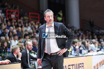 2024-05-18 - Luca Banchi (Virtus Segafredo Bologna) - PLAYOFF - BERTRAM DERTHONA TORTONA VS VIRTUS SEGAFREDO BOLOGNA - ITALIAN SERIE A - BASKETBALL