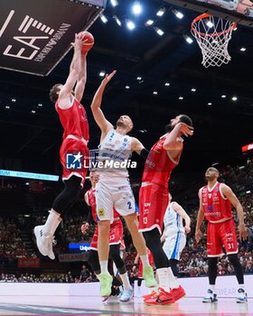 2024-05-27 - Miro Bilan (Germani Brescia) & Nicolo Melli (EA7 Emporio Armani Olimpia Milano) & Johannes Voigtmann (EA7 Emporio Armani Olimpia Milano) - EA7 EMPORIO ARMANI MILANO VS GERMANI BRESCIA - ITALIAN SERIE A - BASKETBALL