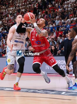 2024-05-27 - Shabaz Napier (EA7 Emporio Armani Olimpia Milano) & John Petrucelli (Germani Brescia) - EA7 EMPORIO ARMANI MILANO VS GERMANI BRESCIA - ITALIAN SERIE A - BASKETBALL