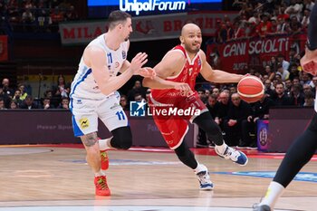 2024-05-27 - Shavon Shields (EA7 Emporio Armani Olimpia Milano) thwarted by John Petrucelli (Germani Brescia) - EA7 EMPORIO ARMANI MILANO VS GERMANI BRESCIA - ITALIAN SERIE A - BASKETBALL