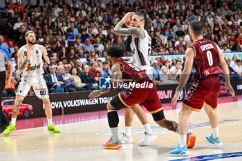 2024-05-29 - Virtus Segrafedo Bologna ’s Daniel Hackett portrait in action - UMANA REYER VENEZIA VS VIRTUS SEGAFREDO BOLOGNA - ITALIAN SERIE A - BASKETBALL