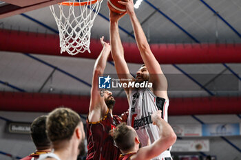 2024-05-29 - Virtus Segrafedo Bologna ’s Ante Zizic portrait in action - UMANA REYER VENEZIA VS VIRTUS SEGAFREDO BOLOGNA - ITALIAN SERIE A - BASKETBALL