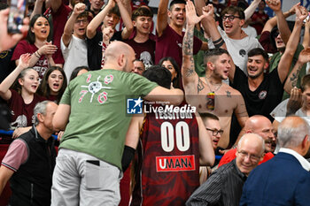 2024-05-29 - Umana Reyer Venezia’s Amedeo Tessitori greets the fans at the end of the match - UMANA REYER VENEZIA VS VIRTUS SEGAFREDO BOLOGNA - ITALIAN SERIE A - BASKETBALL