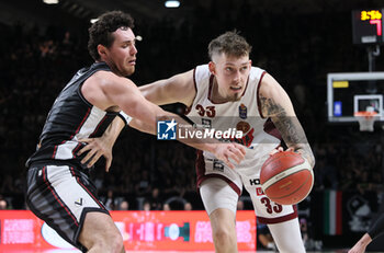 2024-05-26 - Kyle Wiltjer (Umana Reyer Venezia) (R) in action thwarted by Alessandro Pajola (Segafredo Virtus Bologna) during the LBA italian A1 series basketball championship match 2 of the playoffs semifinals Segafredo Virtus Bologna Vs. Umana Reyer Venezia at Segafredo Arena, Bologna, Italy, May 26, 2024 - Photo: Michele Nucci - VIRTUS BOLOGNA VS REYER VENEZIA - ITALIAN SERIE A - BASKETBALL