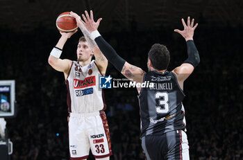 2024-05-26 - Kyle Wiltjer (Umana Reyer Venezia) in action thwarted by Marco Belinelli (Segafredo Virtus Bologna) during the LBA italian A1 series basketball championship match 2 of the playoffs semifinals Segafredo Virtus Bologna Vs. Umana Reyer Venezia at Segafredo Arena, Bologna, Italy, May 26, 2024 - Photo: Michele Nucci - VIRTUS BOLOGNA VS REYER VENEZIA - ITALIAN SERIE A - BASKETBALL