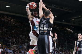 2024-05-26 - Rayjon Tucker (Umana Reyer Venezia) in action thwarted by \41\during the LBA italian A1 series basketball championship match 2 of the playoffs semifinals Segafredo Virtus Bologna Vs. Umana Reyer Venezia at Segafredo Arena, Bologna, Italy, May 26, 2024 - Photo: Michele Nucci - VIRTUS BOLOGNA VS REYER VENEZIA - ITALIAN SERIE A - BASKETBALL