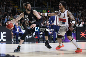 2024-05-26 - Tornike Shengelia (Segafredo Virtus Bologna) in action thwarted by Rayjon Tucker (Umana Reyer Venezia) during the LBA italian A1 series basketball championship match 2 of the playoffs semifinals Segafredo Virtus Bologna Vs. Umana Reyer Venezia at Segafredo Arena, Bologna, Italy, May 26, 2024 - Photo: Michele Nucci - VIRTUS BOLOGNA VS REYER VENEZIA - ITALIAN SERIE A - BASKETBALL