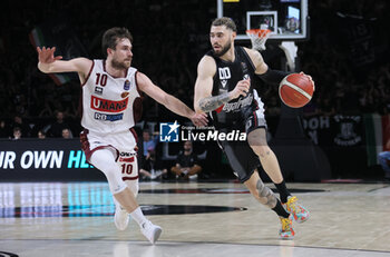 2024-05-26 - Isaia Cordinier (Segafredo Virtus Bologna) in action thwarted by Andrea De Nicolao (Umana Reyer Venezia) during the LBA italian A1 series basketball championship match 2 of the playoffs semifinals Segafredo Virtus Bologna Vs. Umana Reyer Venezia at Segafredo Arena, Bologna, Italy, May 26, 2024 - Photo: Michele Nucci - VIRTUS BOLOGNA VS REYER VENEZIA - ITALIAN SERIE A - BASKETBALL