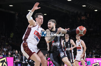 2024-05-26 - Isaia Cordinier (Segafredo Virtus Bologna) in action thwarted by Andrea De Nicolao (Umana Reyer Venezia) during the LBA italian A1 series basketball championship match 2 of the playoffs semifinals Segafredo Virtus Bologna Vs. Umana Reyer Venezia at Segafredo Arena, Bologna, Italy, May 26, 2024 - Photo: Michele Nucci - VIRTUS BOLOGNA VS REYER VENEZIA - ITALIAN SERIE A - BASKETBALL