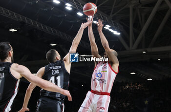 2024-06-06 - Shavon Shields (Milano) in action thwarted by Ante Zizic (Bologna) during race 1 of the playoffs final game of the LBA Italian basketball championship Segafredo Virtus Bologna vs EA7 Emporio Armani Olimpia Milano at Segafredo Arena, Bologna, Italy, June 06, 2024 - photo Michele Nucci - RACE 1 FINAL / VIRTUS SEGAFREDO BOLOGNA VS EA7 EMPORIO ARMANI MILANO - ITALIAN SERIE A - BASKETBALL