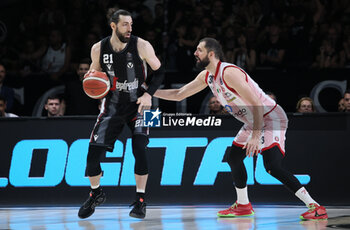 2024-06-06 - Tornike Shengelia (Bologna) in action thwarted by Nikola Mirotic (Milano) during race 1 of the playoffs final game of the LBA Italian basketball championship Segafredo Virtus Bologna vs EA7 Emporio Armani Olimpia Milano at Segafredo Arena, Bologna, Italy, June 06, 2024 - photo Michele Nucci - RACE 1 FINAL / VIRTUS SEGAFREDO BOLOGNA VS EA7 EMPORIO ARMANI MILANO - ITALIAN SERIE A - BASKETBALL