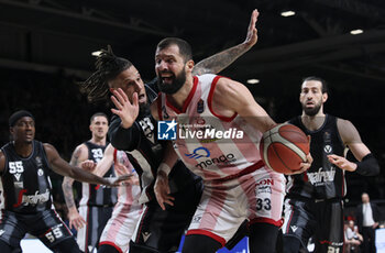 2024-06-06 - Nikola Mirotic (Milano) in action thwarted by Daniel Hackett (Bologna) during race 1 of the playoffs final game of the LBA Italian basketball championship Segafredo Virtus Bologna vs EA7 Emporio Armani Olimpia Milano at Segafredo Arena, Bologna, Italy, June 06, 2024 - photo Michele Nucci - RACE 1 FINAL / VIRTUS SEGAFREDO BOLOGNA VS EA7 EMPORIO ARMANI MILANO - ITALIAN SERIE A - BASKETBALL