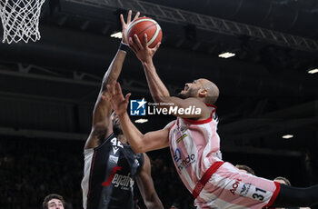 2024-06-06 - Shavon Shields (Milano) during race 1 of the playoffs final game of the LBA Italian basketball championship Segafredo Virtus Bologna vs EA7 Emporio Armani Olimpia Milano at Segafredo Arena, Bologna, Italy, June 06, 2024 - photo Michele Nucci - RACE 1 FINAL / VIRTUS SEGAFREDO BOLOGNA VS EA7 EMPORIO ARMANI MILANO - ITALIAN SERIE A - BASKETBALL