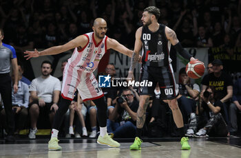 2024-06-06 - Isaia Cordinier (Bologna) in action thwarted by Shavon Shields (Milano) during race 1 of the playoffs final game of the LBA Italian basketball championship Segafredo Virtus Bologna vs EA7 Emporio Armani Olimpia Milano at Segafredo Arena, Bologna, Italy, June 06, 2024 - photo Michele Nucci - RACE 1 FINAL / VIRTUS SEGAFREDO BOLOGNA VS EA7 EMPORIO ARMANI MILANO - ITALIAN SERIE A - BASKETBALL