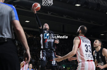 2024-06-06 - Daniel Hackett (Bologna) during race 1 of the playoffs final game of the LBA Italian basketball championship Segafredo Virtus Bologna vs EA7 Emporio Armani Olimpia Milano at Segafredo Arena, Bologna, Italy, June 06, 2024 - photo Michele Nucci - RACE 1 FINAL / VIRTUS SEGAFREDO BOLOGNA VS EA7 EMPORIO ARMANI MILANO - ITALIAN SERIE A - BASKETBALL