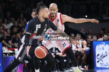 2024-06-08 - Daniel Hackett (Bologna) in action thwarted by Shavon Shields (Milano) during race 2 of the playoffs final game of the LBA Italian basketball championship Segafredo Virtus Bologna vs EA7 Emporio Armani Olimpia Milano at Segafredo Arena, Bologna, Italy, June 08, 2024 - photo Michele Nucci - RACE 2 FINAL - VIRTUS SEGAFREDO BOLOGNA VS EA7 EMPORIO ARMANI MILANO - ITALIAN SERIE A - BASKETBALL