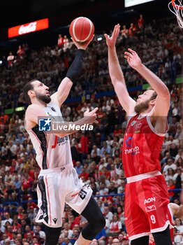 2024-06-11 - Tornike Shengelia (Virtus Segafredo Bologna) & Nicolo Melli (EA7 Emporio Armani Olimpia Milano) - GAME 3 FINAL - EA7 EMPORIO ARMANI MILANO VS VIRTUS SEGAFREDO BOLOGNA - ITALIAN SERIE A - BASKETBALL