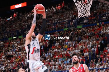 2024-06-11 - Isaia Cordinier (Virtus Segafredo Bologna) & Nikola Mirotic (EA7 Emporio Armani Olimpia Milano) - GAME 3 FINAL - EA7 EMPORIO ARMANI MILANO VS VIRTUS SEGAFREDO BOLOGNA - ITALIAN SERIE A - BASKETBALL