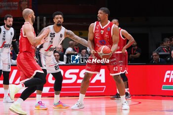 2024-06-11 - Kyle Hines (EA7 Emporio Armani Olimpia Milano) & Jordan Mickey (Virtus Segafredo Bologna) - GAME 3 FINAL - EA7 EMPORIO ARMANI MILANO VS VIRTUS SEGAFREDO BOLOGNA - ITALIAN SERIE A - BASKETBALL