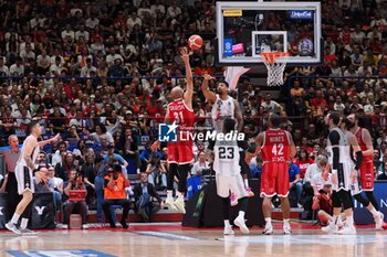 2024-06-11 - Shavon Shields (EA7 Emporio Armani Olimpia Milano) & Jordan Mickey (Virtus Segafredo Bologna) - GAME 3 FINAL - EA7 EMPORIO ARMANI MILANO VS VIRTUS SEGAFREDO BOLOGNA - ITALIAN SERIE A - BASKETBALL