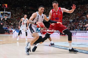 2024-06-11 - Iffe Lundberg (Virtus Segafredo Bologna) & Johannes Voigtmann (EA7 Emporio Armani Olimpia Milano) - GAME 3 FINAL - EA7 EMPORIO ARMANI MILANO VS VIRTUS SEGAFREDO BOLOGNA - ITALIAN SERIE A - BASKETBALL