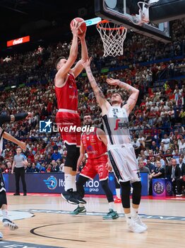 2024-06-11 - Johannes Voigtmann (EA7 Emporio Armani Olimpia Milano) & Achille Polonara (Virtus Segafredo Bologna) - GAME 3 FINAL - EA7 EMPORIO ARMANI MILANO VS VIRTUS SEGAFREDO BOLOGNA - ITALIAN SERIE A - BASKETBALL