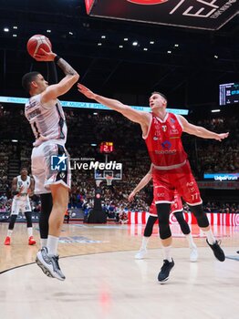 2024-06-11 - Iffe Lundberg (Virtus Segafredo Bologna) & Johannes Voigtmann (EA7 Emporio Armani Olimpia Milano) - GAME 3 FINAL - EA7 EMPORIO ARMANI MILANO VS VIRTUS SEGAFREDO BOLOGNA - ITALIAN SERIE A - BASKETBALL