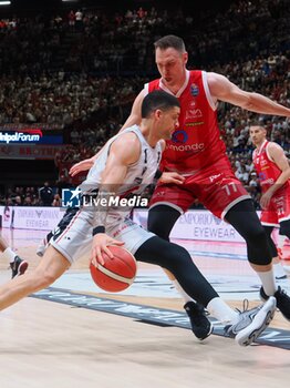 2024-06-11 - Iffe Lundberg (Virtus Segafredo Bologna) & Johannes Voigtmann (EA7 Emporio Armani Olimpia Milano) - GAME 3 FINAL - EA7 EMPORIO ARMANI MILANO VS VIRTUS SEGAFREDO BOLOGNA - ITALIAN SERIE A - BASKETBALL