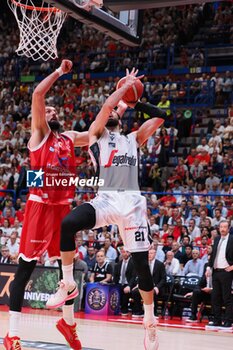 2024-06-11 - Tornike Shengelia (Virtus Segafredo Bologna) & Nikola Mirotic (EA7 Emporio Armani Olimpia Milano) - GAME 3 FINAL - EA7 EMPORIO ARMANI MILANO VS VIRTUS SEGAFREDO BOLOGNA - ITALIAN SERIE A - BASKETBALL