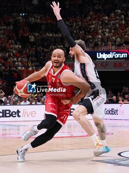 2024-06-11 - Shavon Shields (EA7 Emporio Armani Olimpia Milano) & Isaia Cordinier (Virtus Segafredo Bologna) - GAME 3 FINAL - EA7 EMPORIO ARMANI MILANO VS VIRTUS SEGAFREDO BOLOGNA - ITALIAN SERIE A - BASKETBALL