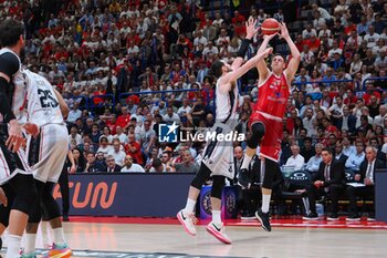 2024-06-11 - Johannes Voigtmann (EA7 Emporio Armani Olimpia Milano) & Tornike Shengelia (Virtus Segafredo Bologna) - GAME 3 FINAL - EA7 EMPORIO ARMANI MILANO VS VIRTUS SEGAFREDO BOLOGNA - ITALIAN SERIE A - BASKETBALL