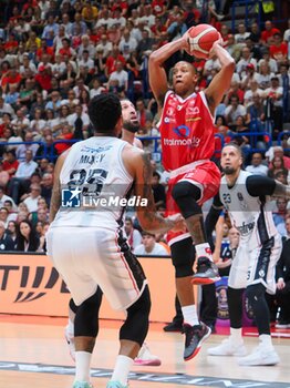 2024-06-11 - Devon Hall (EA7 Emporio Armani Olimpia Milano) & Jordan Mickey (Virtus Segafredo Bologna) - GAME 3 FINAL - EA7 EMPORIO ARMANI MILANO VS VIRTUS SEGAFREDO BOLOGNA - ITALIAN SERIE A - BASKETBALL