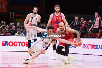 2024-06-13 - Alessandro Pajola (Virtus Segafredo Bologna) & Shavon Shields (EA7 Emporio Armani Olimpia Milano) - GAME 4 FINAL - EA7 EMPORIO ARMANI MILANO VS VIRTUS SEGAFREDO BOLOGNA - ITALIAN SERIE A - BASKETBALL