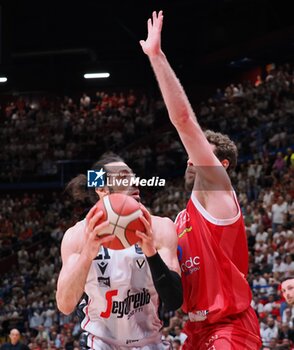 2024-06-13 - Tornike Shengelia (Virtus Segafredo Bologna) & Nicolo Melli (EA7 Emporio Armani Olimpia Milano) - GAME 4 FINAL - EA7 EMPORIO ARMANI MILANO VS VIRTUS SEGAFREDO BOLOGNA - ITALIAN SERIE A - BASKETBALL