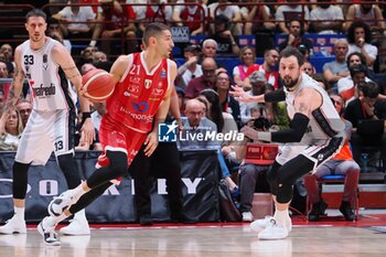 2024-06-13 - Diego Flaccadori (EA7 Emporio Armani Olimpia Milano) & Marco Belinelli (Virtus Segafredo Bologna) - GAME 4 FINAL - EA7 EMPORIO ARMANI MILANO VS VIRTUS SEGAFREDO BOLOGNA - ITALIAN SERIE A - BASKETBALL