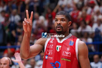 2024-06-13 - Kyle Hines (EA7 Emporio Armani Olimpia Milano) - GAME 4 FINAL - EA7 EMPORIO ARMANI MILANO VS VIRTUS SEGAFREDO BOLOGNA - ITALIAN SERIE A - BASKETBALL