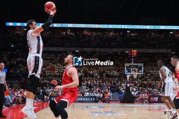 2024-06-13 - Marco Belinelli (Virtus Segafredo Bologna) & Stefano Tonut (EA7 Emporio Armani Olimpia Milano) - GAME 4 FINAL - EA7 EMPORIO ARMANI MILANO VS VIRTUS SEGAFREDO BOLOGNA - ITALIAN SERIE A - BASKETBALL