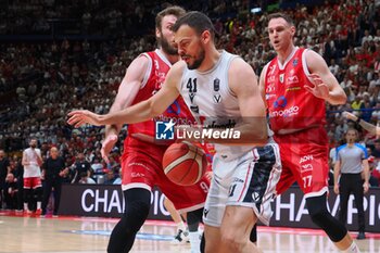 2024-06-13 - Ante Zizic (Virtus Segafredo Bologna) & Johannes Voigtmann (EA7 Emporio Armani Olimpia Milano) - GAME 4 FINAL - EA7 EMPORIO ARMANI MILANO VS VIRTUS SEGAFREDO BOLOGNA - ITALIAN SERIE A - BASKETBALL