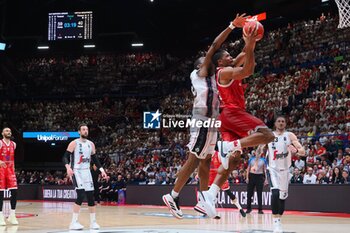 2024-06-13 - Kyle Hines (EA7 Emporio Armani Olimpia Milano) - GAME 4 FINAL - EA7 EMPORIO ARMANI MILANO VS VIRTUS SEGAFREDO BOLOGNA - ITALIAN SERIE A - BASKETBALL