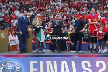 2024-06-13 - players and supporters of EA7 Emporio Armani Olimpia Milano celebrate the victory of the italian title - GAME 4 FINAL - EA7 EMPORIO ARMANI MILANO VS VIRTUS SEGAFREDO BOLOGNA - ITALIAN SERIE A - BASKETBALL