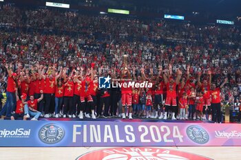 2024-06-13 - players and supporters of EA7 Emporio Armani Olimpia Milano celebrate the victory of the italian title, - GAME 4 FINAL - EA7 EMPORIO ARMANI MILANO VS VIRTUS SEGAFREDO BOLOGNA - ITALIAN SERIE A - BASKETBALL