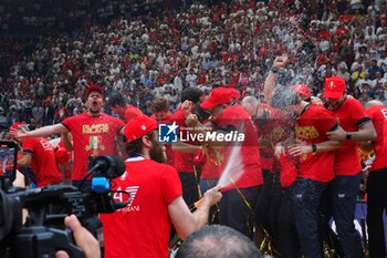 2024-06-13 - players and supporters of EA7 Emporio Armani Olimpia Milano celebrate the victory of the italian title - GAME 4 FINAL - EA7 EMPORIO ARMANI MILANO VS VIRTUS SEGAFREDO BOLOGNA - ITALIAN SERIE A - BASKETBALL