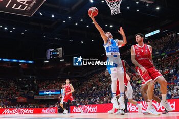 2024-10-06 - Alessandro Cappelletti (Banco di Sardegna Sassari) & Leandro Bolmaro (EA7 Emporio Armani Olimpia Milano) - EA7 EMPORIO ARMANI MILANO VS BANCO DI SARDEGNA SASSARI - ITALIAN SERIE A - BASKETBALL