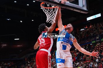 2024-10-06 - Miralem Halilovic (Banco di Sardegna Sassari) & David McCormack (EA7 Emporio Armani Olimpia Milano) - EA7 EMPORIO ARMANI MILANO VS BANCO DI SARDEGNA SASSARI - ITALIAN SERIE A - BASKETBALL