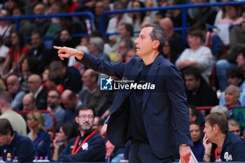 2024-10-06 - Massimo Bulleri, assistant coach (Banco di Sardegna Sassari) - EA7 EMPORIO ARMANI MILANO VS BANCO DI SARDEGNA SASSARI - ITALIAN SERIE A - BASKETBALL