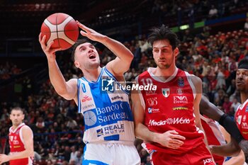 2024-10-06 - Alessandro Cappelletti (Banco di Sardegna Sassari) & Leandro Bolmaro (EA7 Emporio Armani Olimpia Milano) - EA7 EMPORIO ARMANI MILANO VS BANCO DI SARDEGNA SASSARI - ITALIAN SERIE A - BASKETBALL